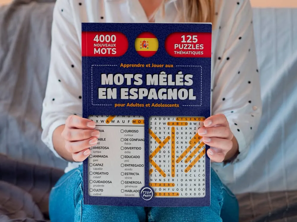 Photo of the printed book Apprendre et Jouer aux Mots Mêlés en Espagnol