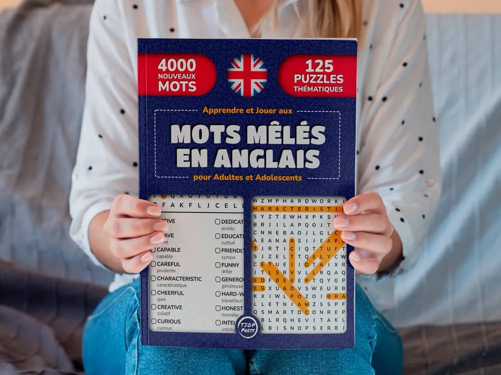 Photo of the printed book Apprendre et Jouer aux Mots Mêlés en Anglais