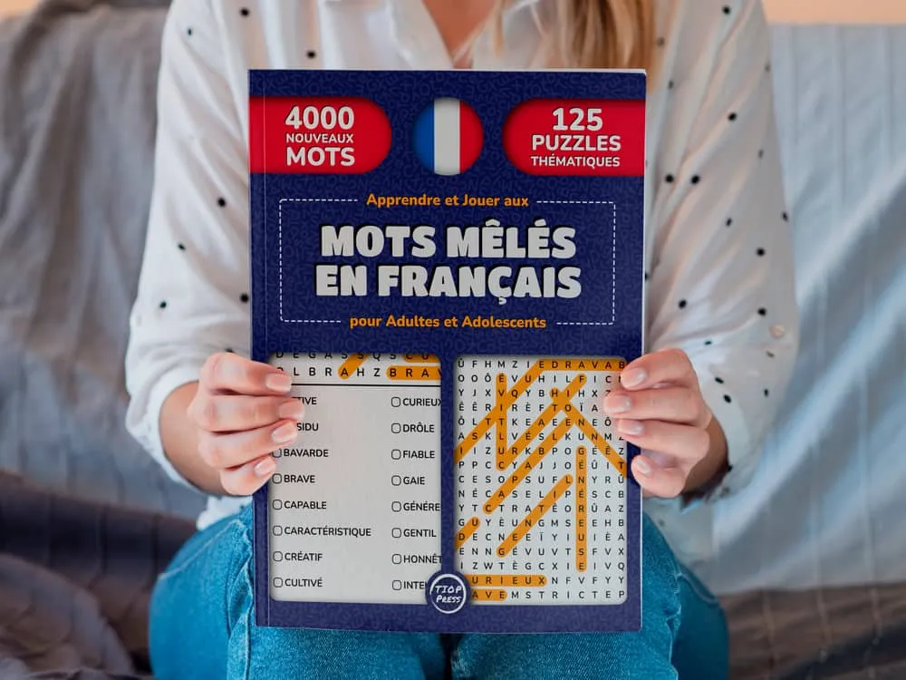 Photo of the printed book Apprendre et Jouer aux Mots Mêlés en Français