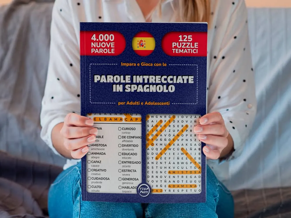 Photo of the printed book Impara e Gioca con le Parole Intrecciate in Spagnolo